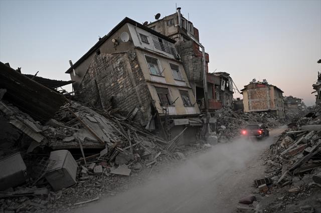 Son Dakika: Depremde hayatını kaybedenlerin sayısı 44 bin 218'e yükseldi