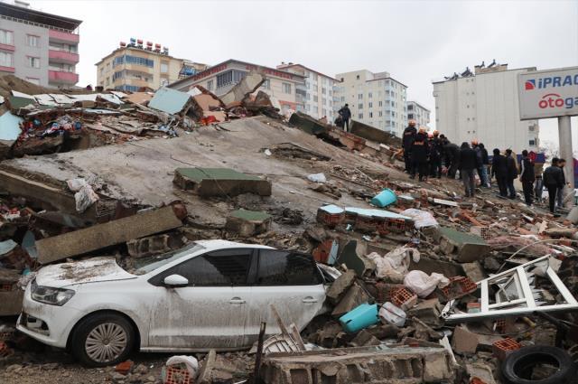 Son Dakika: Depremde hayatını kaybedenlerin sayısı 44 bin 218'e yükseldi