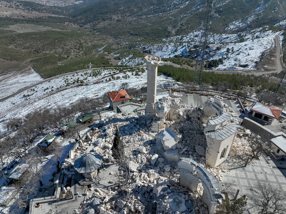 Depremde Hazreti Ukkaşe Türbesi yıkıldı - 4