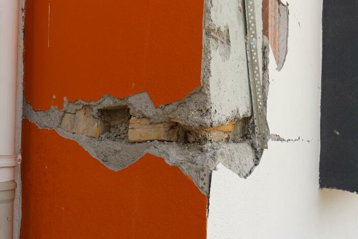 Depremin vurduğu kentte ihmalkarlıklar ortaya çıktı: Malatya'daki binanın kolonlarında tahta bulundu