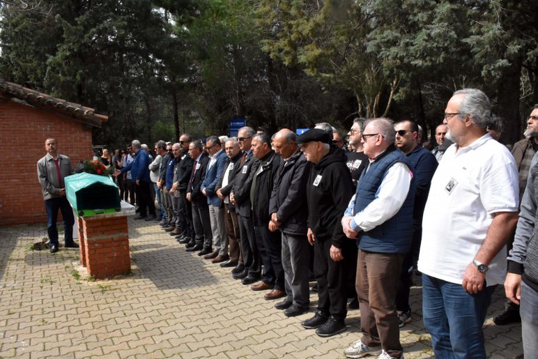 Usta oyuncu Kazım Akşar son yolculuğuna uğurlandı - Resim : 2