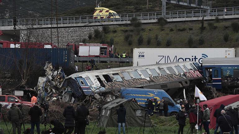 Yunanistandaki facia geceyi gündüz yaptı Vagon sıcaklığı 1300 dereceye çıktı