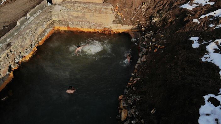 Bitlis'te depremden sonra kaplıcanın su seviyesi yükseldi