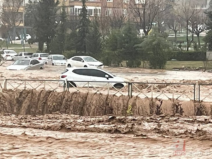 Şanlıurfa’da sel felaketi! Balıklıgöl taştı sokaklar sular altında kaldı! Kayıp ihbarları var...