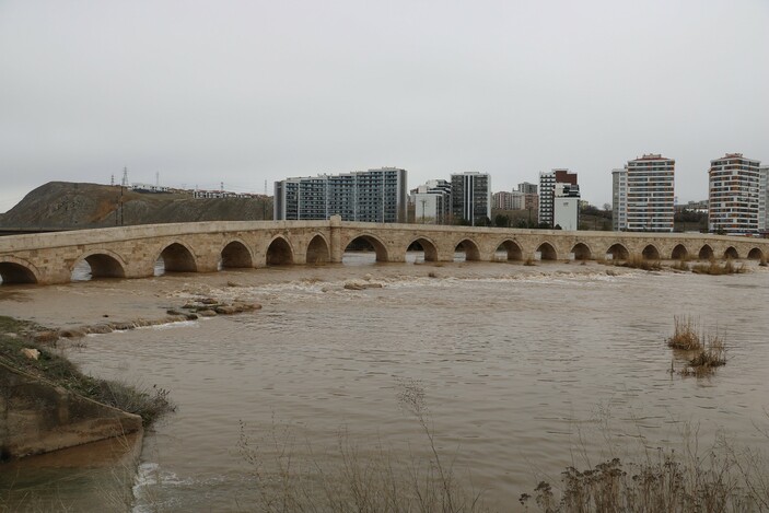 Kızılırmak çamura bulandı