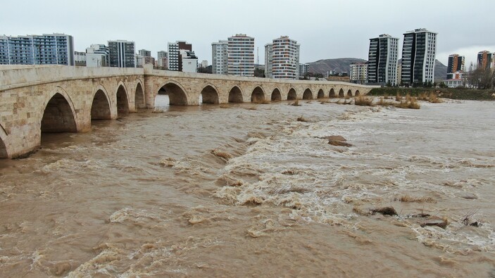 Kızılırmak çamura bulandı