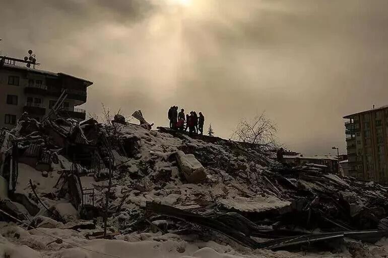 Nusret Gökçeden Türkiye için mesaj Yardım çağrısını gökyüzüne yazdırdı