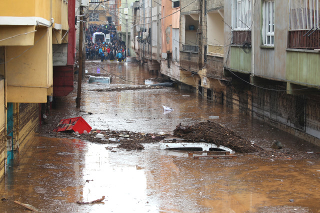Son Dakika: Şanlıurfa'da Abide Kavşağı'nda 1 kişinin daha cansız bedenine ulaşılmasıyla sel felaketinde hayatını kaybedenlerin sayısı 15'e yükseldi