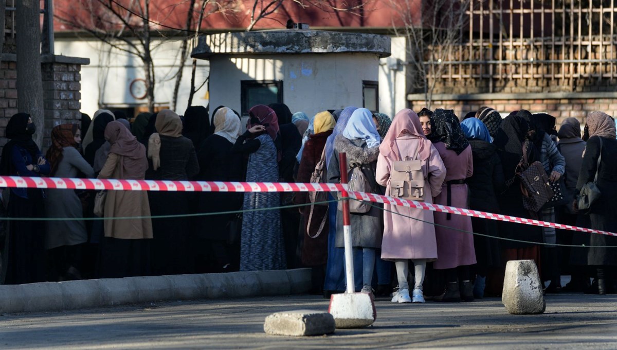 Taliban'dan kadınlara üniversite yasağı