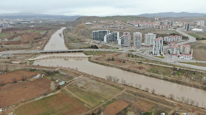 Kızılırmak çamura bulandı